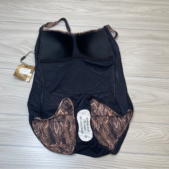 Nip Tuck Swim Joanne Rattle Me Twist Front One Piece Brown Swimsuit Size US 10 - Picture 12 of 16